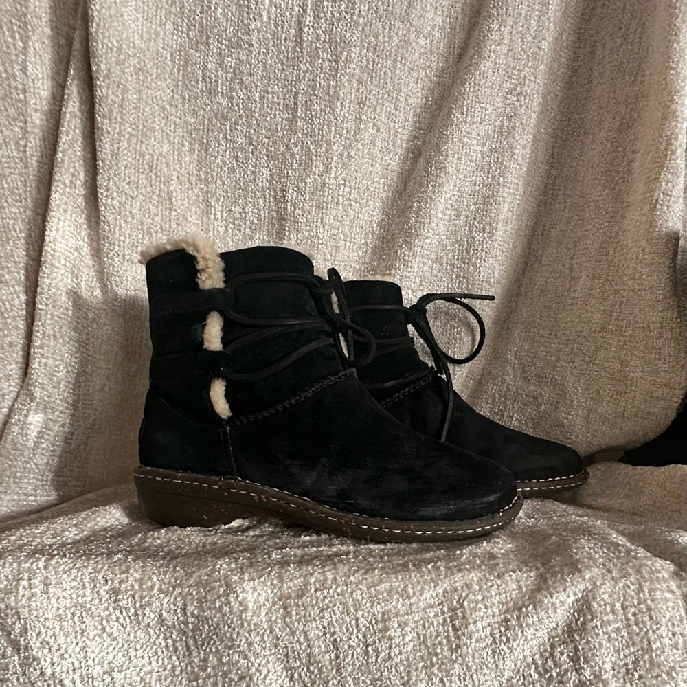 UGG